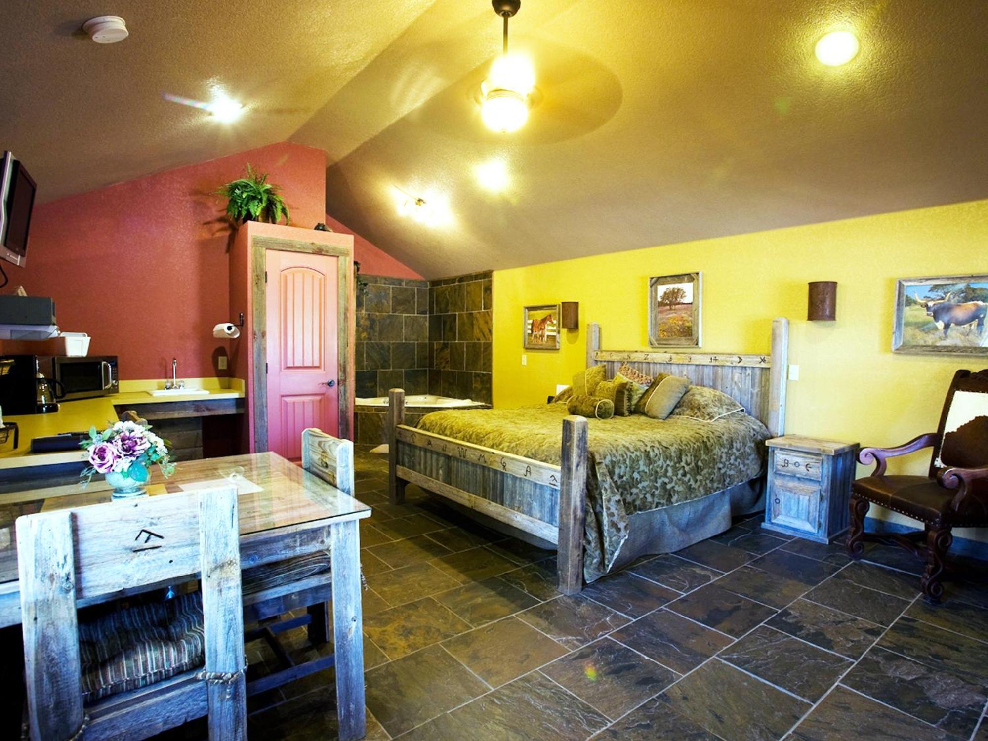 Rustic Creek Ranch Resort At North Jellystone Park Burleson Bagian luar foto
