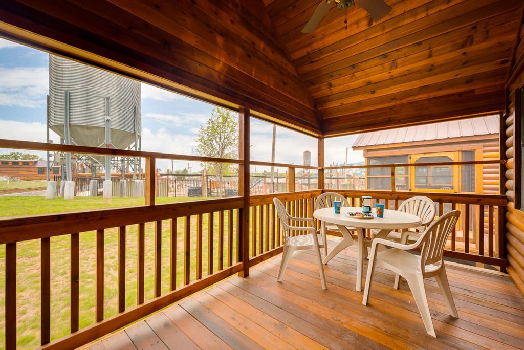Rustic Creek Ranch Resort At North Jellystone Park Burleson Bagian luar foto