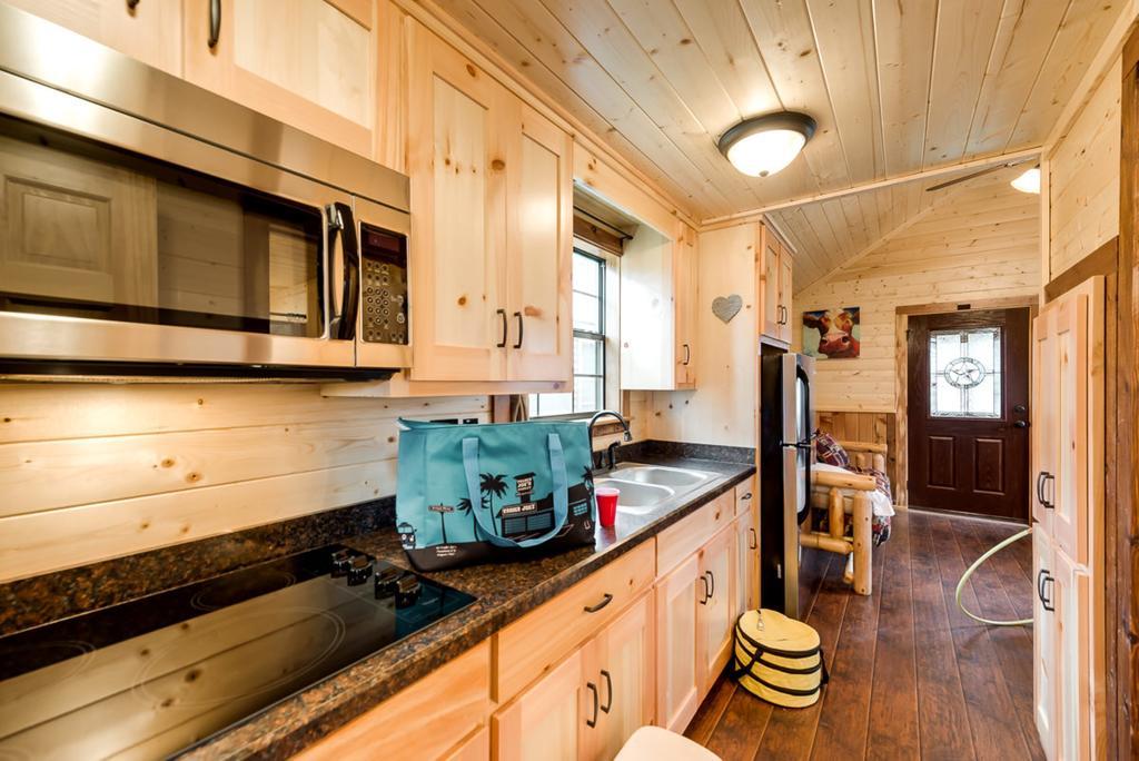 Rustic Creek Ranch Resort At North Jellystone Park Burleson Bagian luar foto