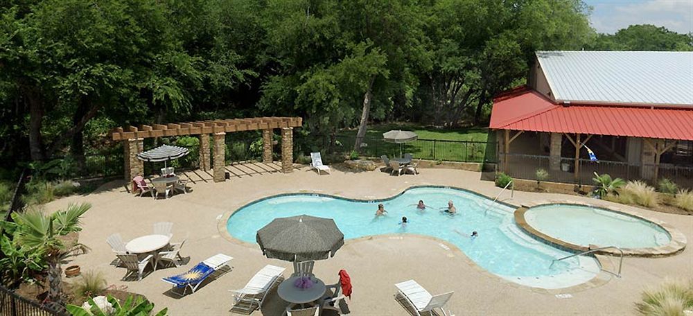 Rustic Creek Ranch Resort At North Jellystone Park Burleson Bagian luar foto