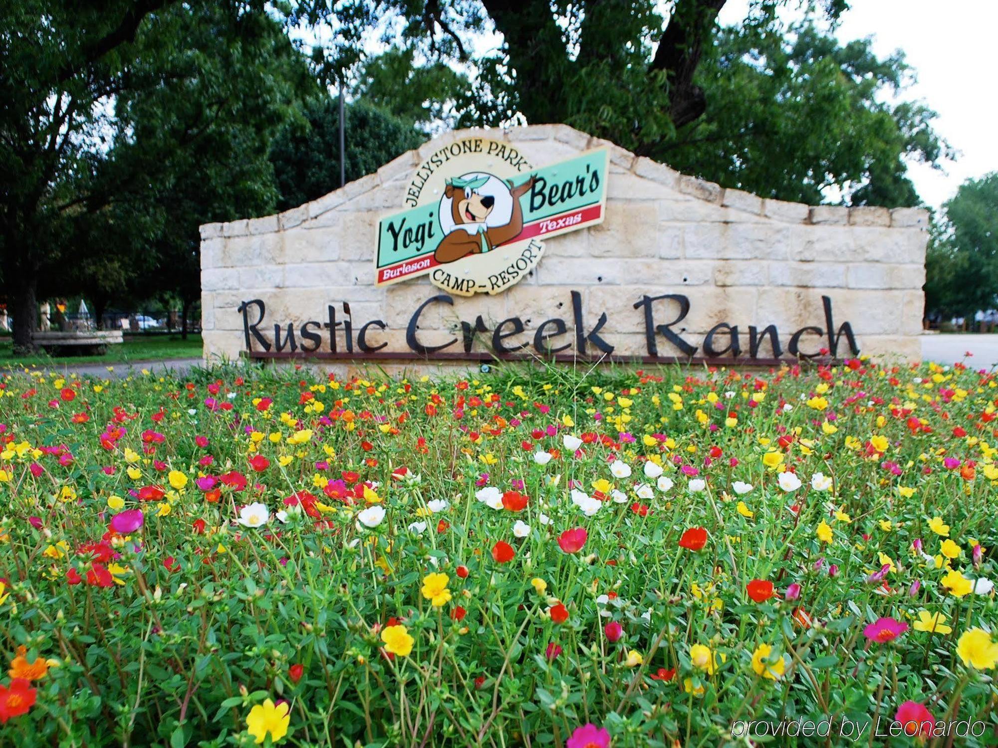 Rustic Creek Ranch Resort At North Jellystone Park Burleson Bagian luar foto