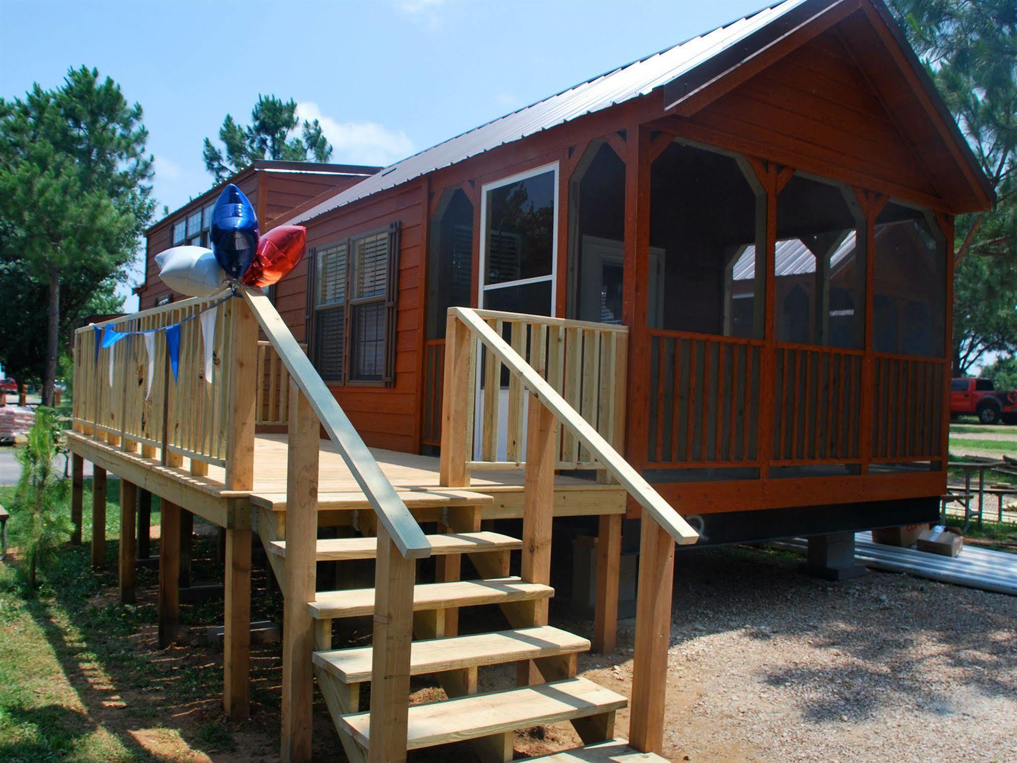 Rustic Creek Ranch Resort At North Jellystone Park Burleson Bagian luar foto