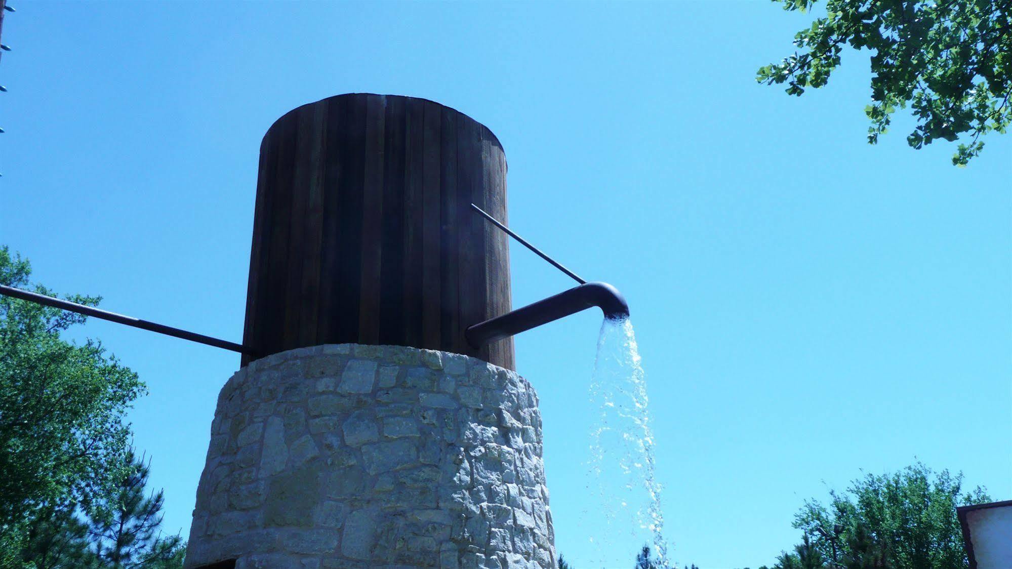 Rustic Creek Ranch Resort At North Jellystone Park Burleson Bagian luar foto