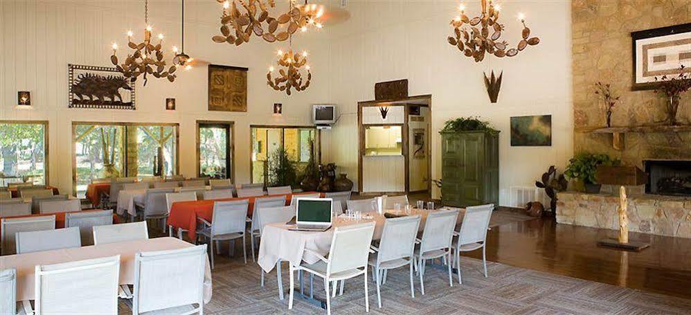 Rustic Creek Ranch Resort At North Jellystone Park Burleson Bagian luar foto